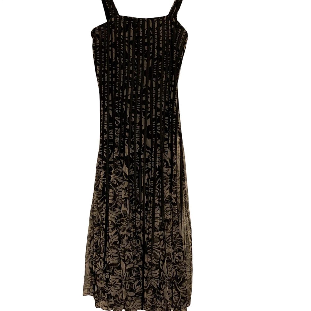 Never worn fitted but flowy dress from my Australia trip.